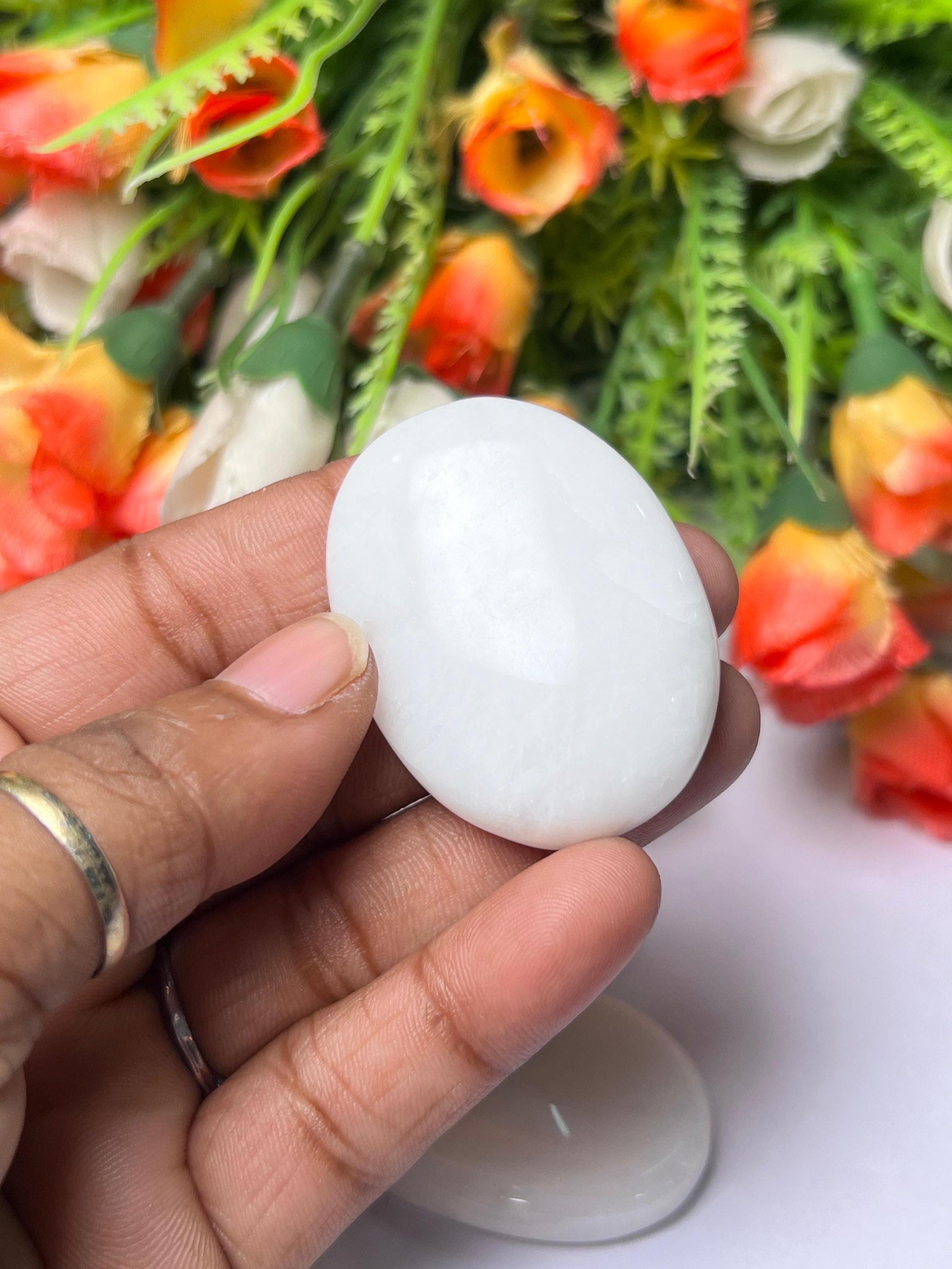 White Agate Worry Stone – Crystal Worry Stone – Pocket Stone – Healing Crystal - 4.5x3.5cm