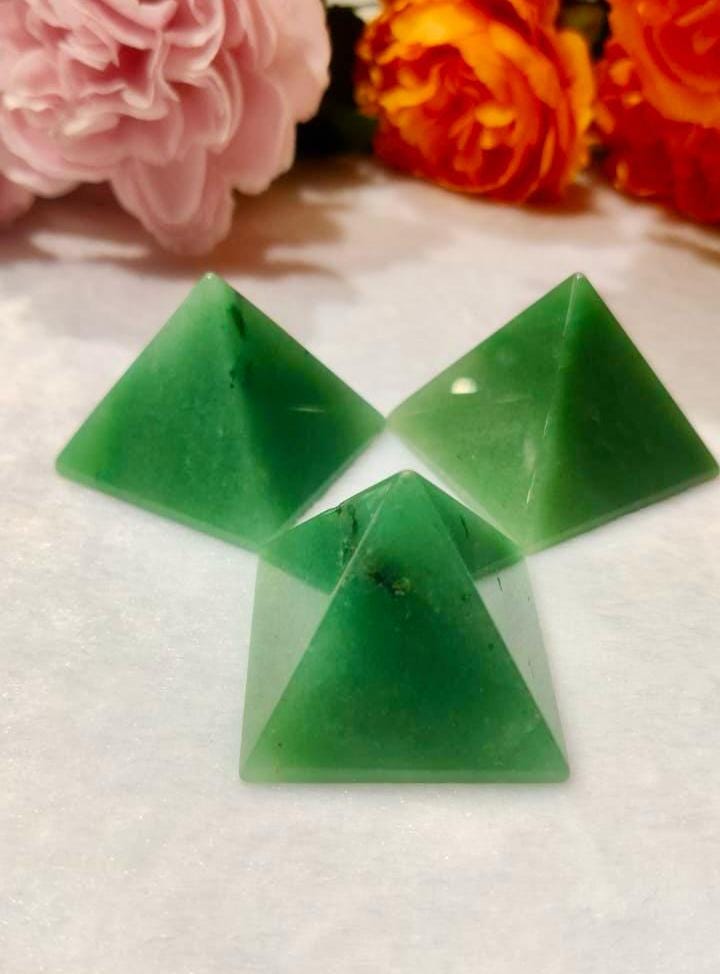 35MM Green Aventurine Gemstone Pyramid, Premium Quality 'A' Grade, Healing Crystals, Crystal Grids, Reiki