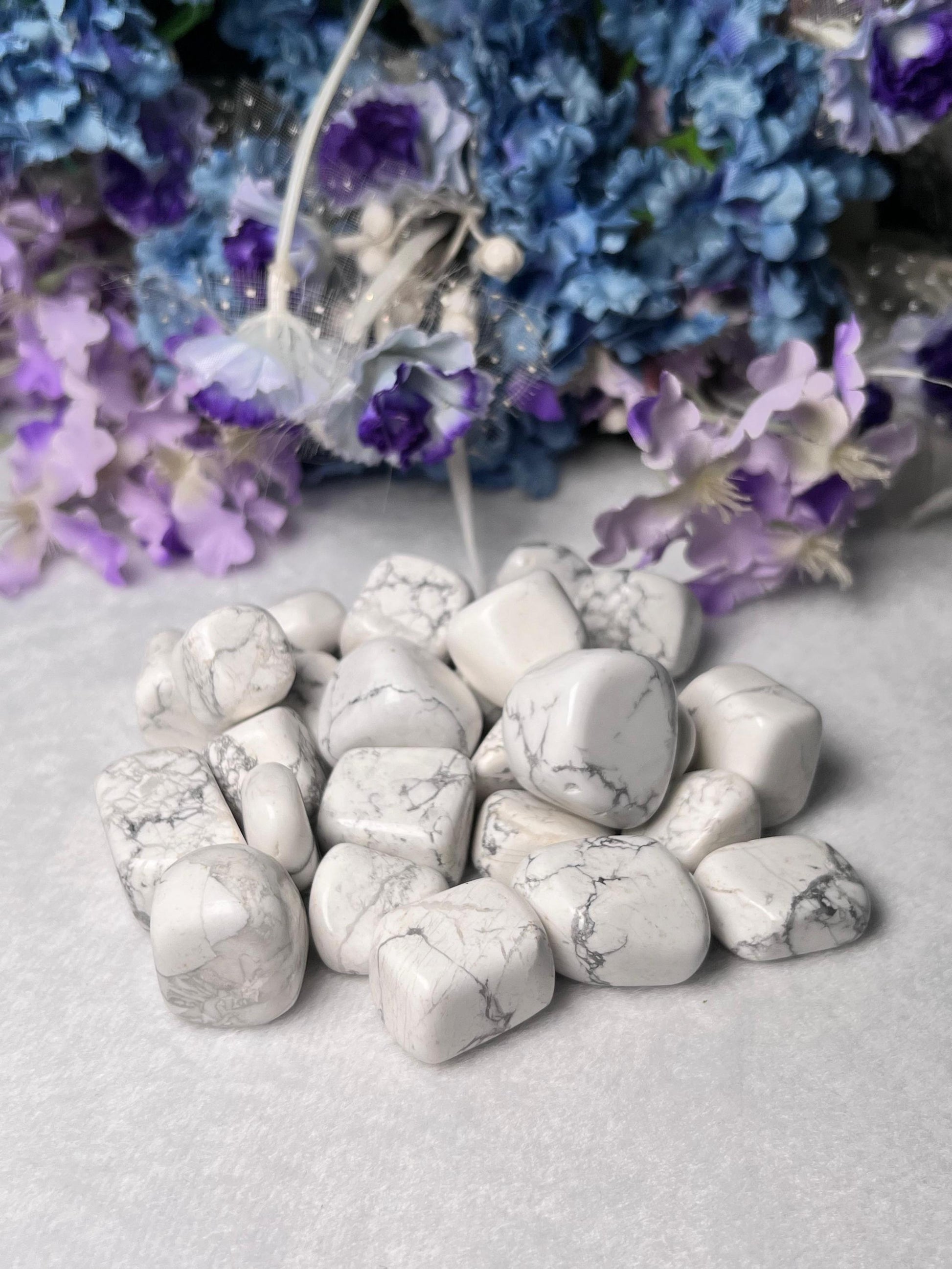 Howlite Tumbled Stone – Spiritual Healing Crystal – Available in Packs of 1, 3, 5, and 10 Pieces (AAAAA+ Quality)