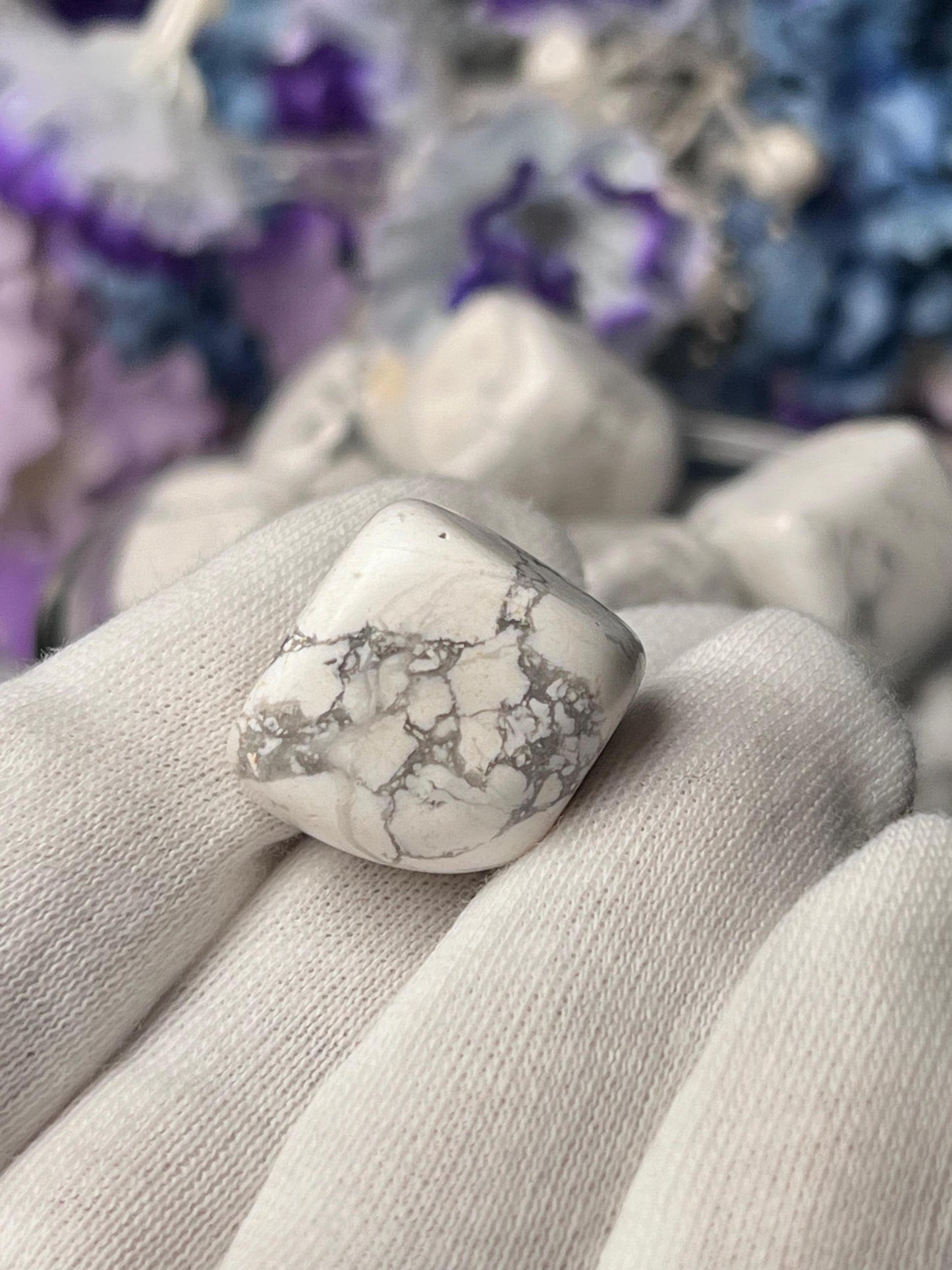 Howlite Tumbled Stone – Spiritual Healing Crystal – Available in Packs of 1, 3, 5, and 10 Pieces (AAAAA+ Quality)