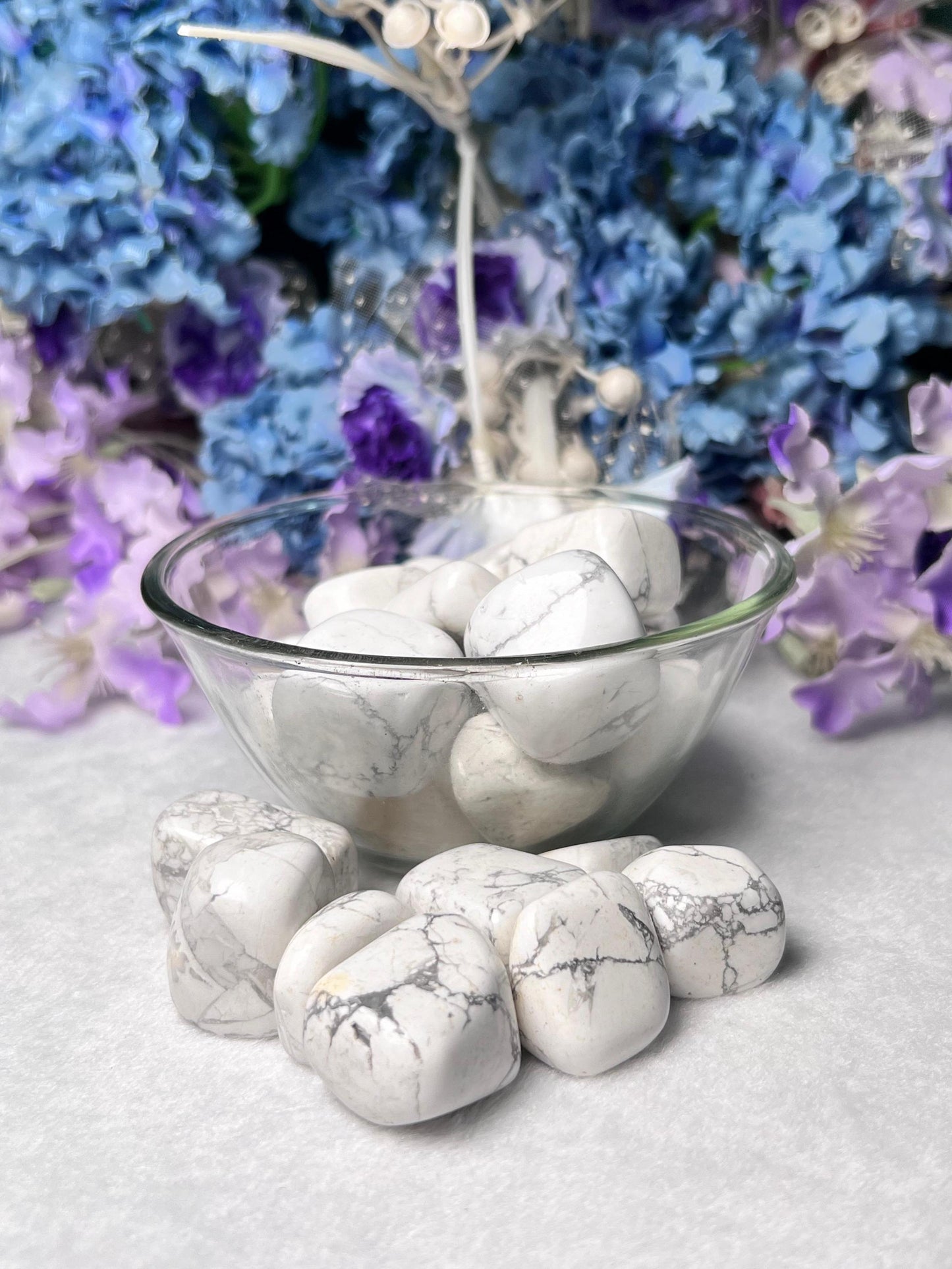 Howlite Tumbled Stone – Spiritual Healing Crystal – Available in Packs of 1, 3, 5, and 10 Pieces (AAAAA+ Quality)