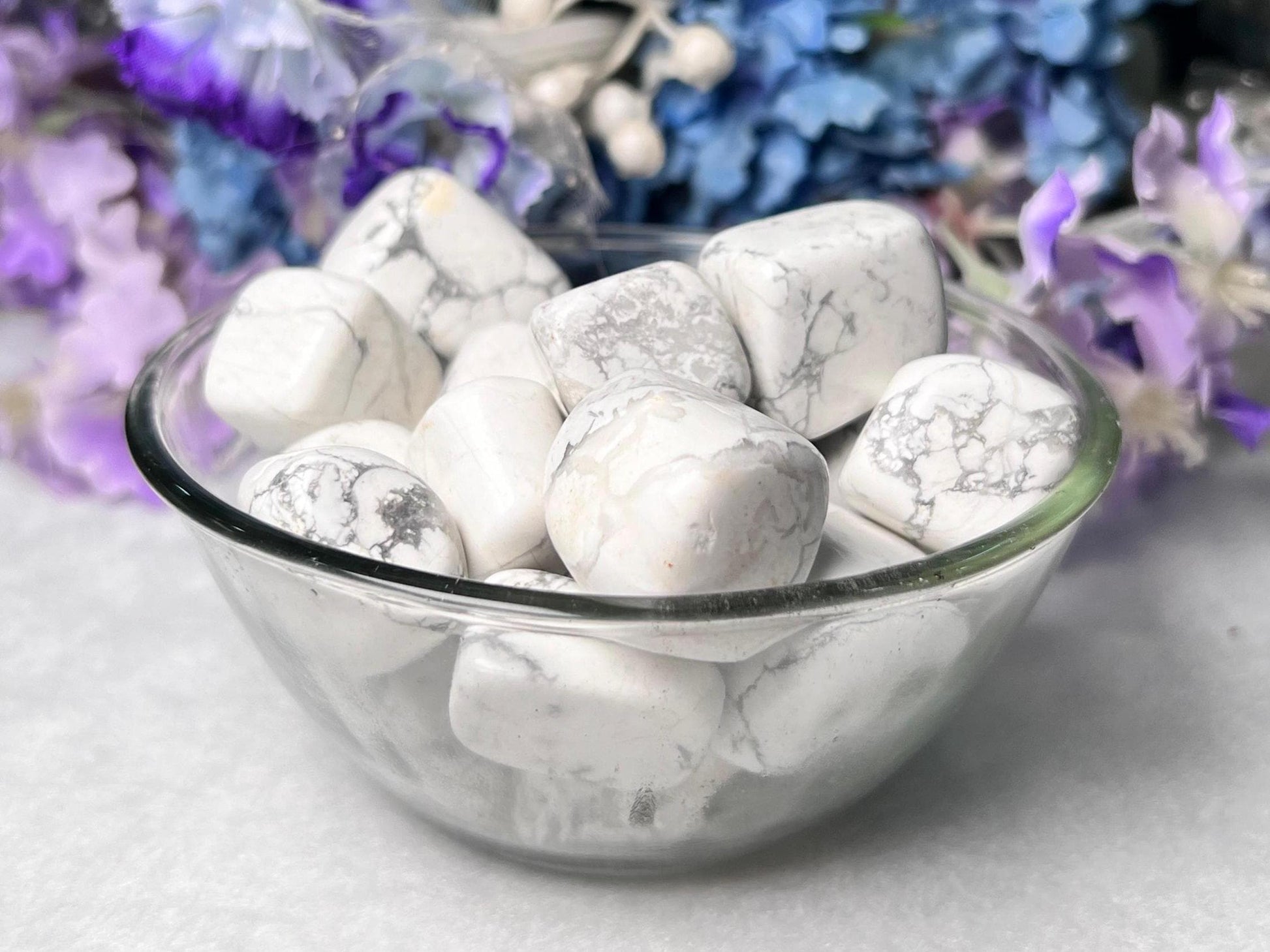 Howlite Tumbled Stone – Spiritual Healing Crystal – Available in Packs of 1, 3, 5, and 10 Pieces (AAAAA+ Quality)