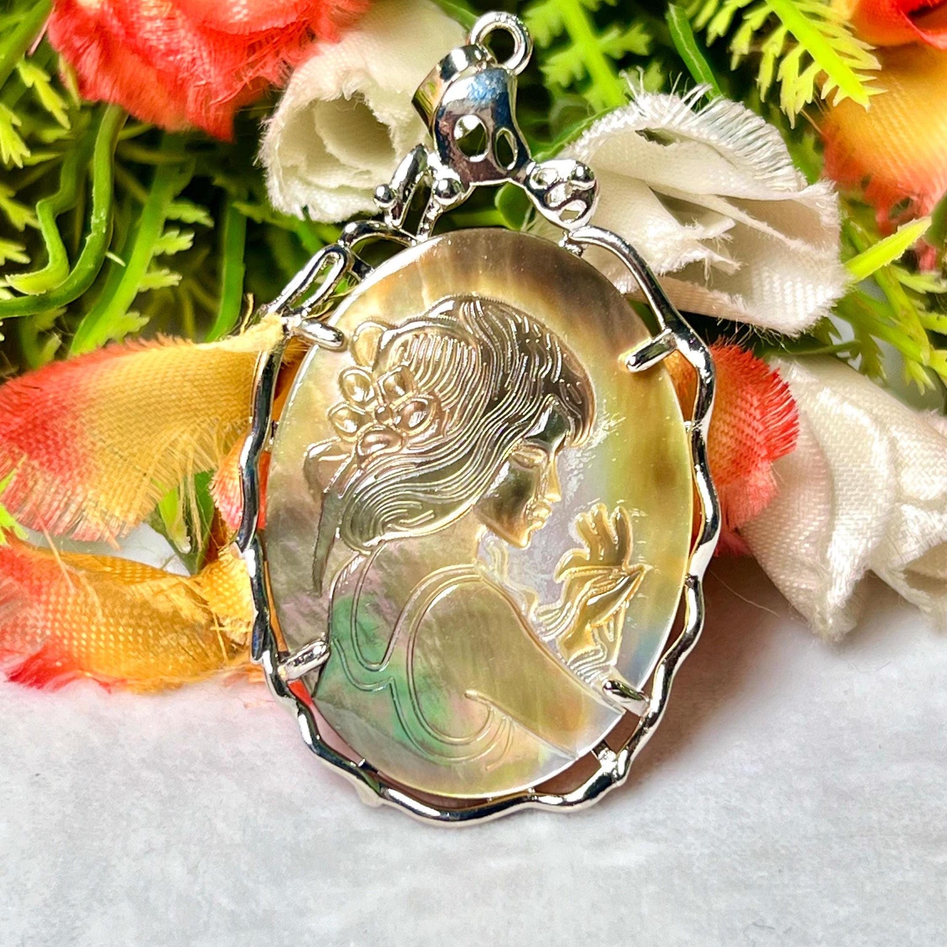 Mother of Pearl Pendant – Handmade Spiritual Jewelry for Calm & Intuition